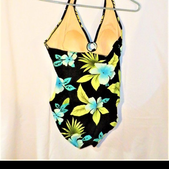 *** Beach Cabana *** Swim Suit - Picture 2 of 2